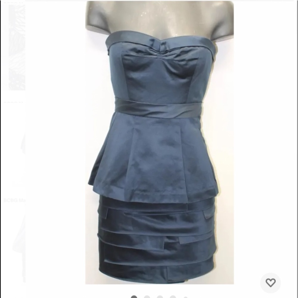 BCBG Max Azria strapless Cocktail Dress Size 0 Dark Blue Petal Skirt